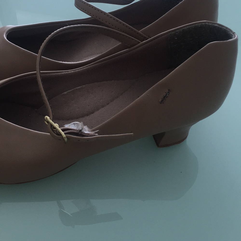 Character Shoes - Picture 4 of 5